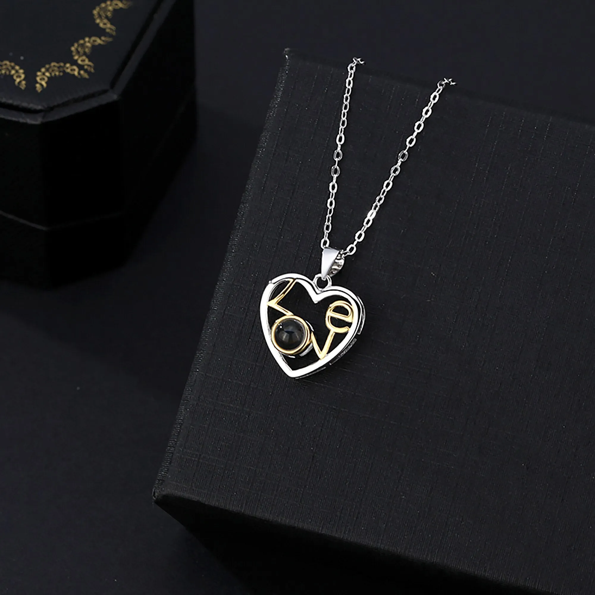 Customizable photo Necklace Round Heart Pendant Romantic Memory Projection Necklaces