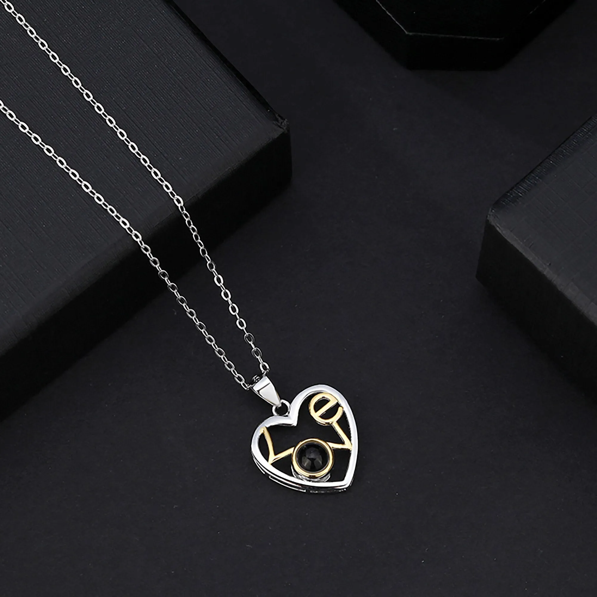 Customizable photo Necklace Round Heart Pendant Romantic Memory Projection Necklaces