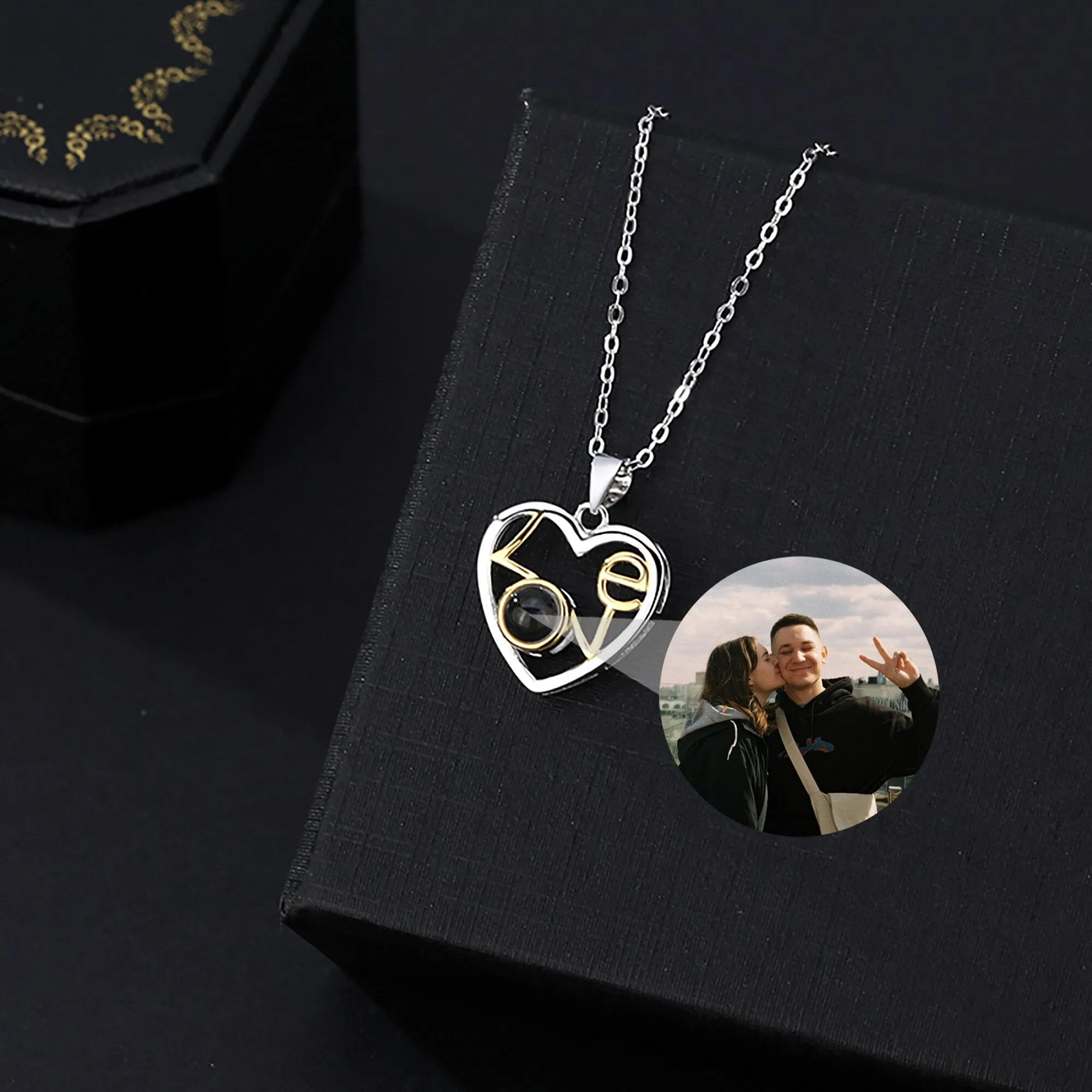 Customizable photo Necklace Round Heart Pendant Romantic Memory Projection Necklaces