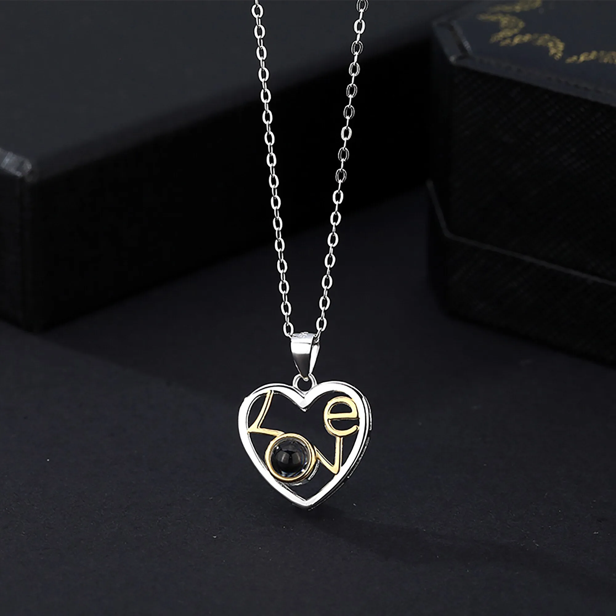 Customizable photo Necklace Round Heart Pendant Romantic Memory Projection Necklaces