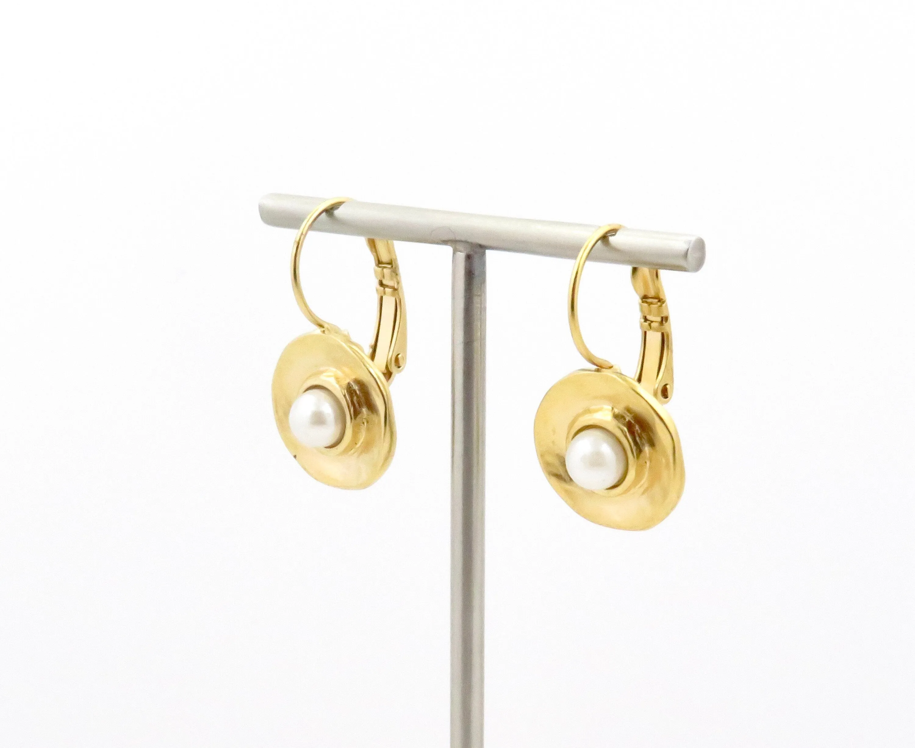 Hammered Round Pearl Earrings - Gold