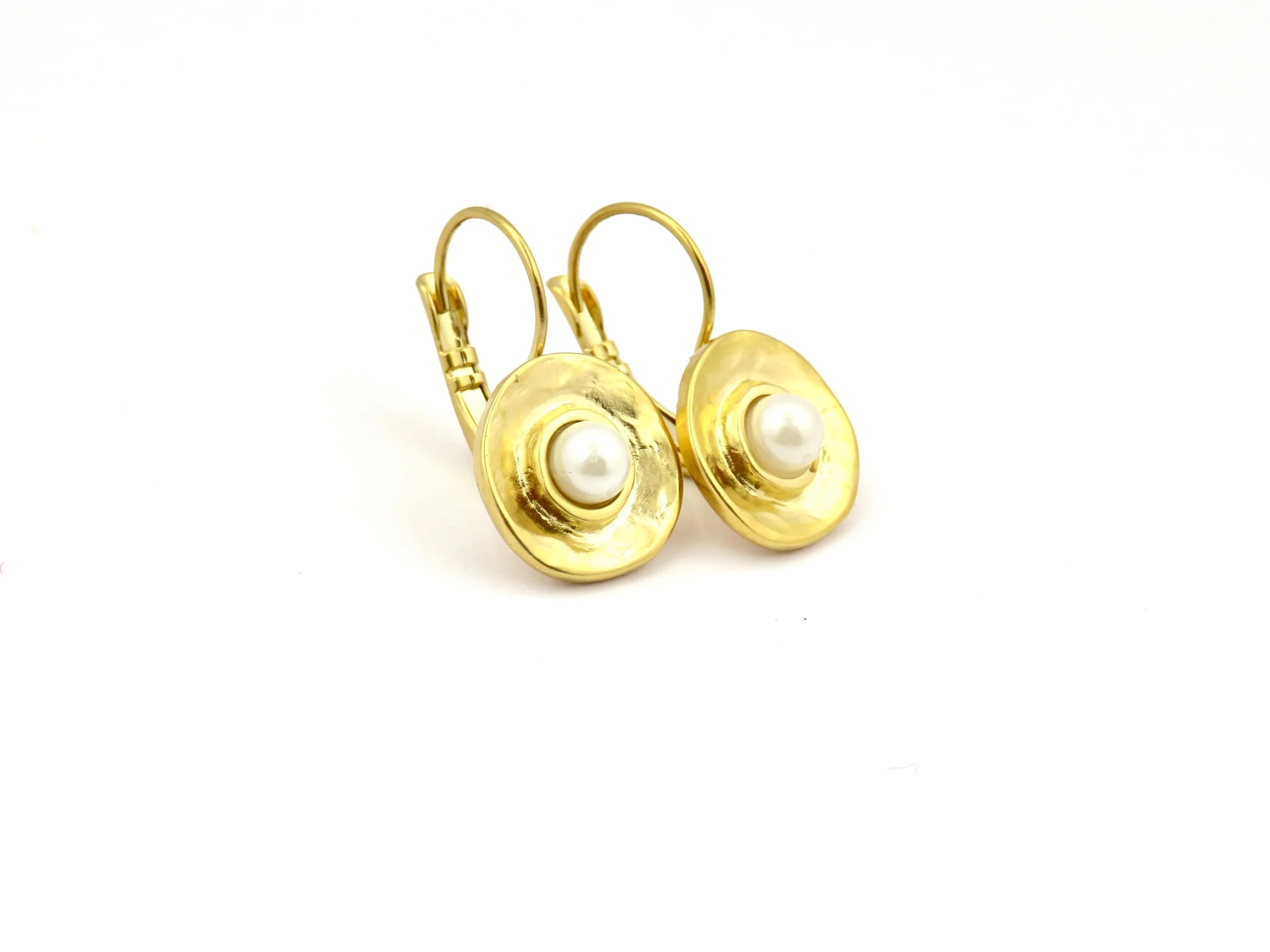 Hammered Round Pearl Earrings - Gold