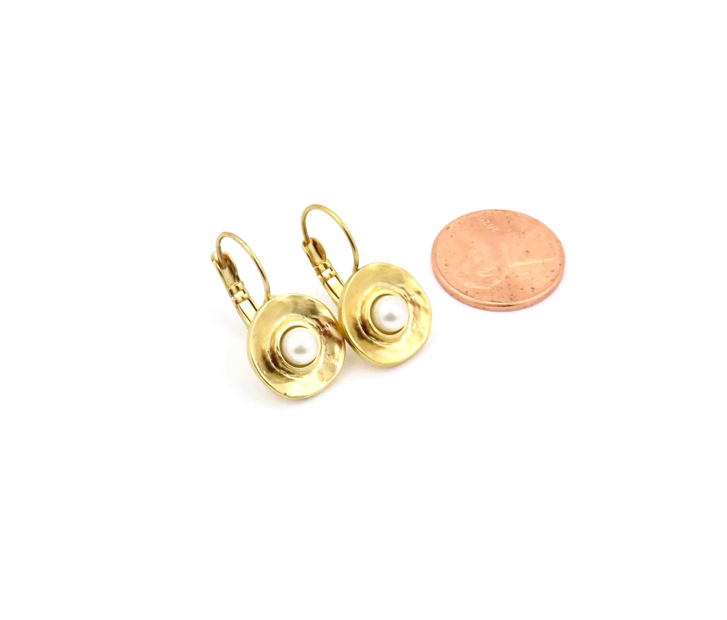 Hammered Round Pearl Earrings - Gold