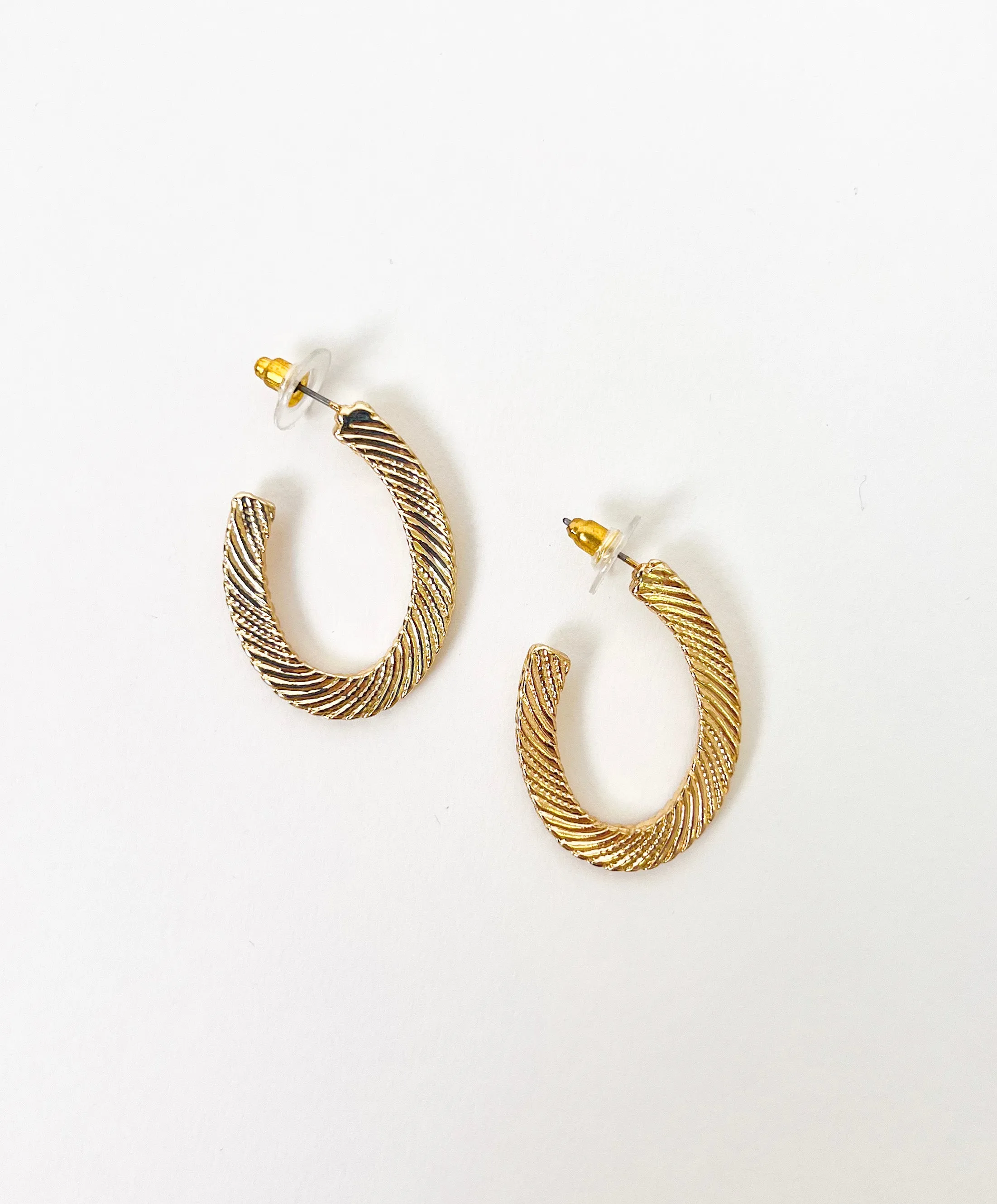 RIDGED TEXTURE OVAL GOLD HOOP